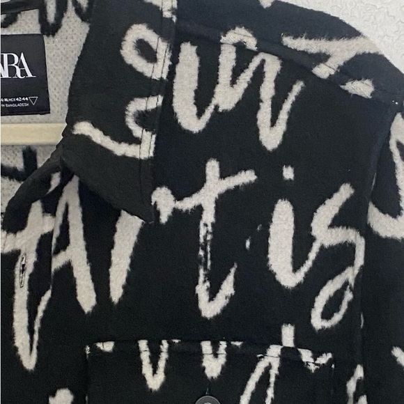Zara Men’s Black/White Graffiti Print Fleece Jacket Letter Motif size XL - Picture 4 of 12